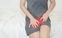 bi-ngua-vung-kin-co-nen-rua-bang-nuoc-muoi-khong